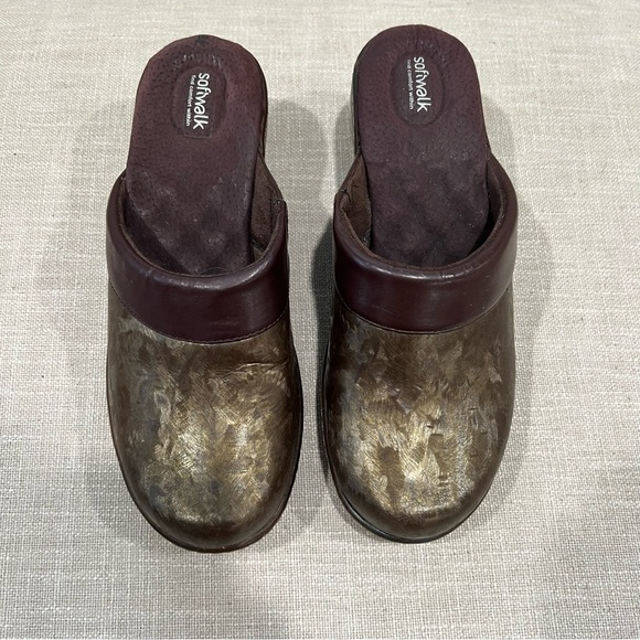 SoftWalk Metallic Bronze Madison Clog - Picture 9 of 9